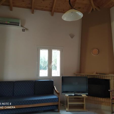 Ozena Countryside Apartment Vromonérion エクステリア 写真
