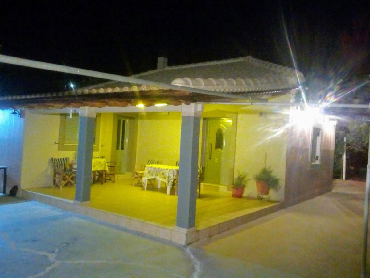 Ozena Countryside Apartment Vromonérion エクステリア 写真
