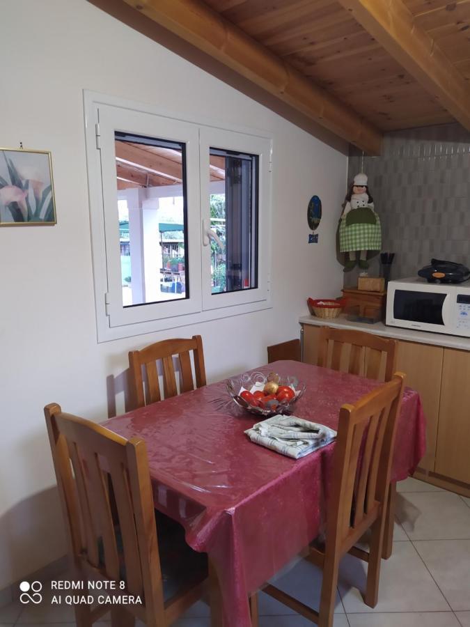 Ozena Countryside Apartment Vromonérion エクステリア 写真